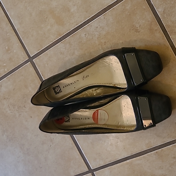 Anne Klein Wedge Heel - Picture 3 of 3